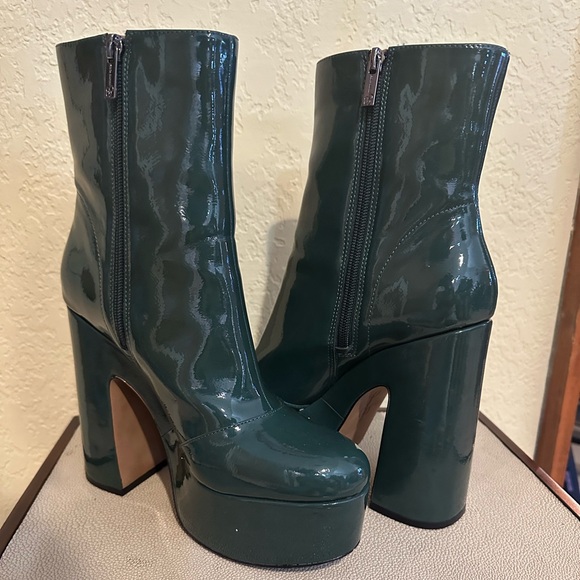 Green Platinum Boots - Picture 2 of 4